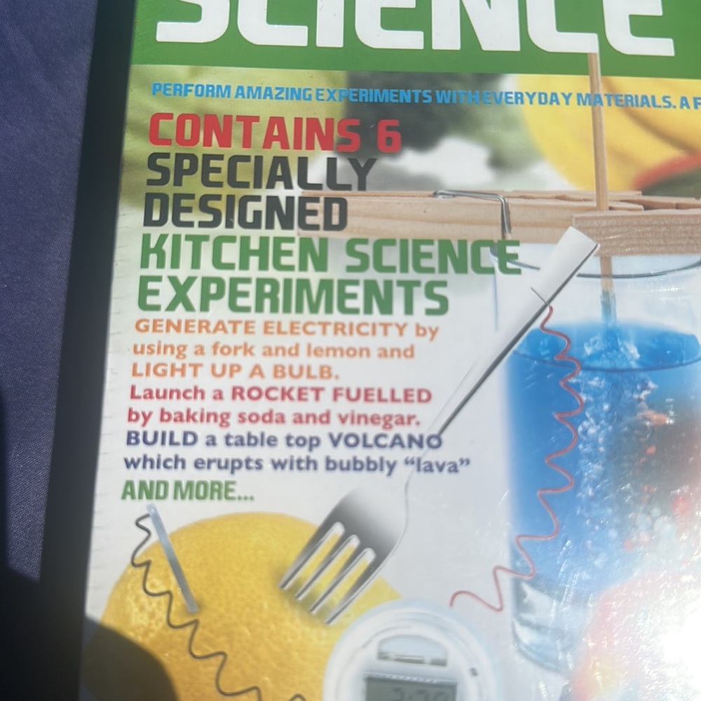 Kidz Labs Kitchen Science various experiments Kit ages 8+ - Picture 2 of 5